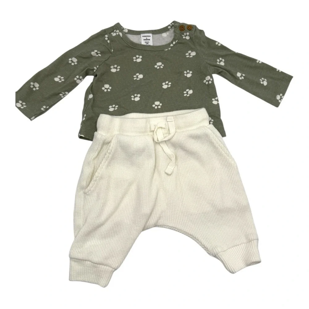 Nordstrom Green Paw Print Baby Neutral Top and Cream Pants Matching Set